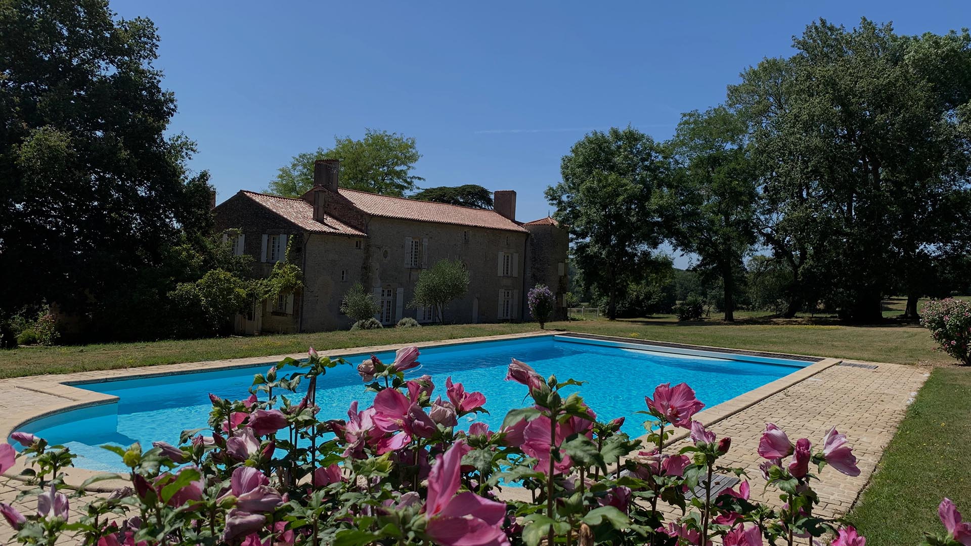 Logis des Arconnieres, Nantes, Bordeaux, Niort, Vendée, Loire-atlantique, 44, location de salles, mariages, mariage, Nantes, séminaires, réceptions, traiteur, château, cocktail, gîte, vacances